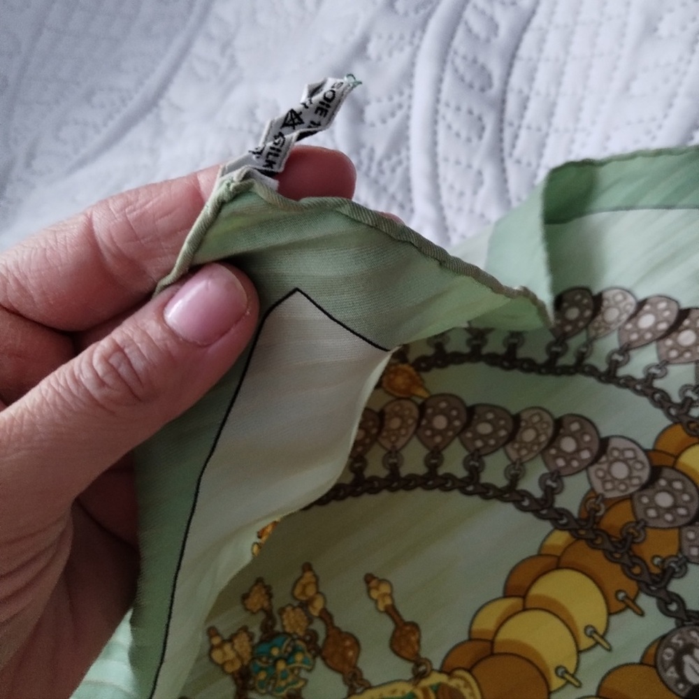 Hermes Kosmima Vintage Silk Scarf with Green and Gold Pattern - Picture 5 of 12